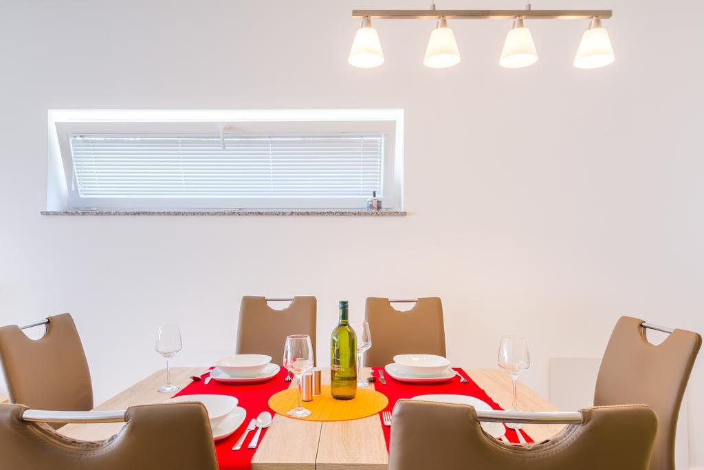 Villa Apartments Futura فانتاسيسي المظهر الخارجي الصورة