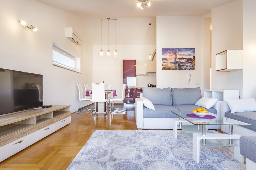 Villa Apartments Futura فانتاسيسي المظهر الخارجي الصورة