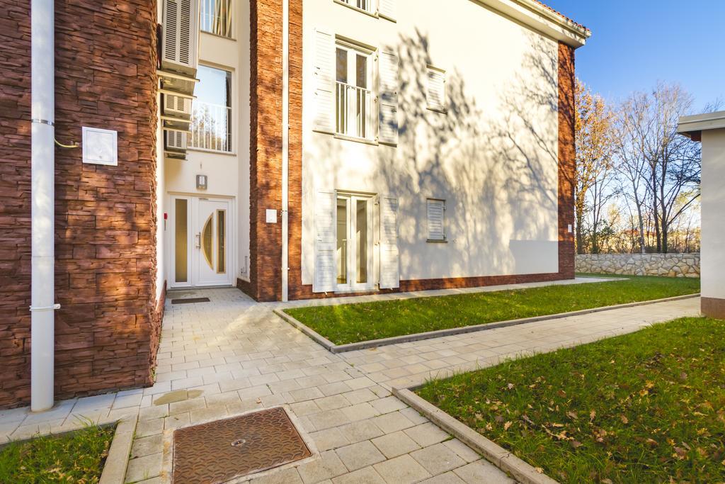 Villa Apartments Futura فانتاسيسي المظهر الخارجي الصورة