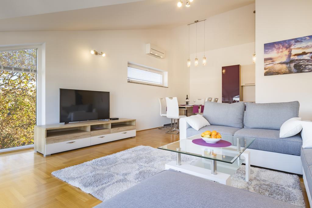 Villa Apartments Futura فانتاسيسي المظهر الخارجي الصورة