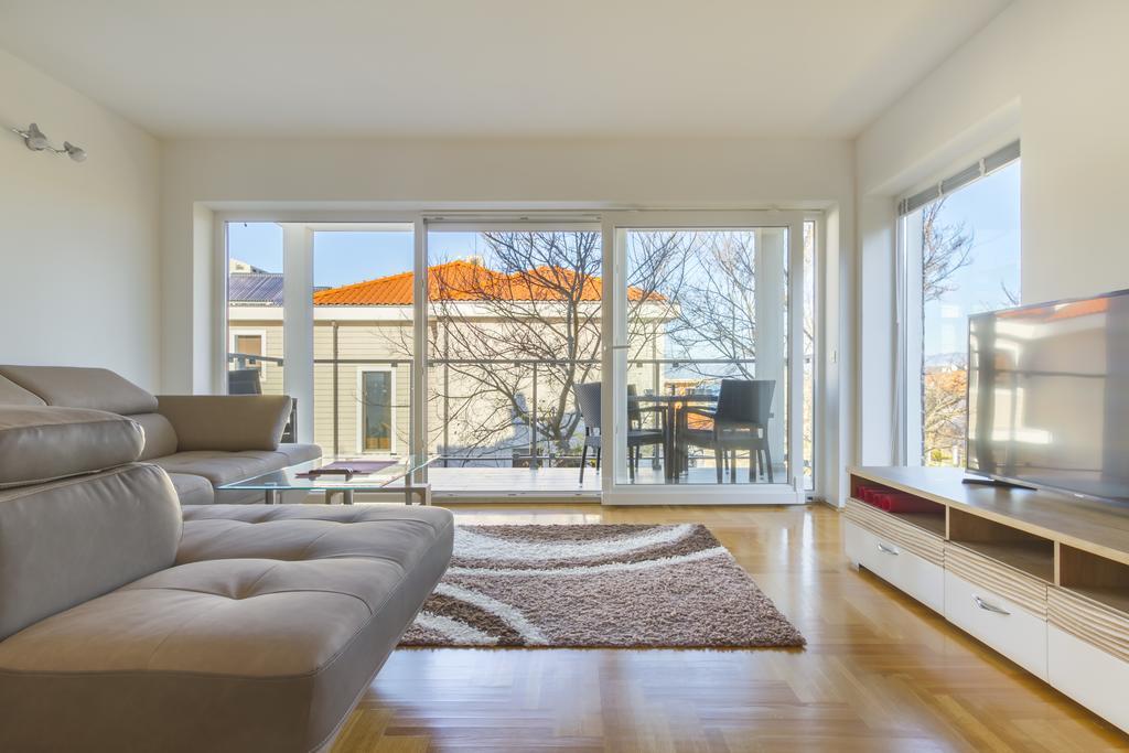 Villa Apartments Futura فانتاسيسي المظهر الخارجي الصورة