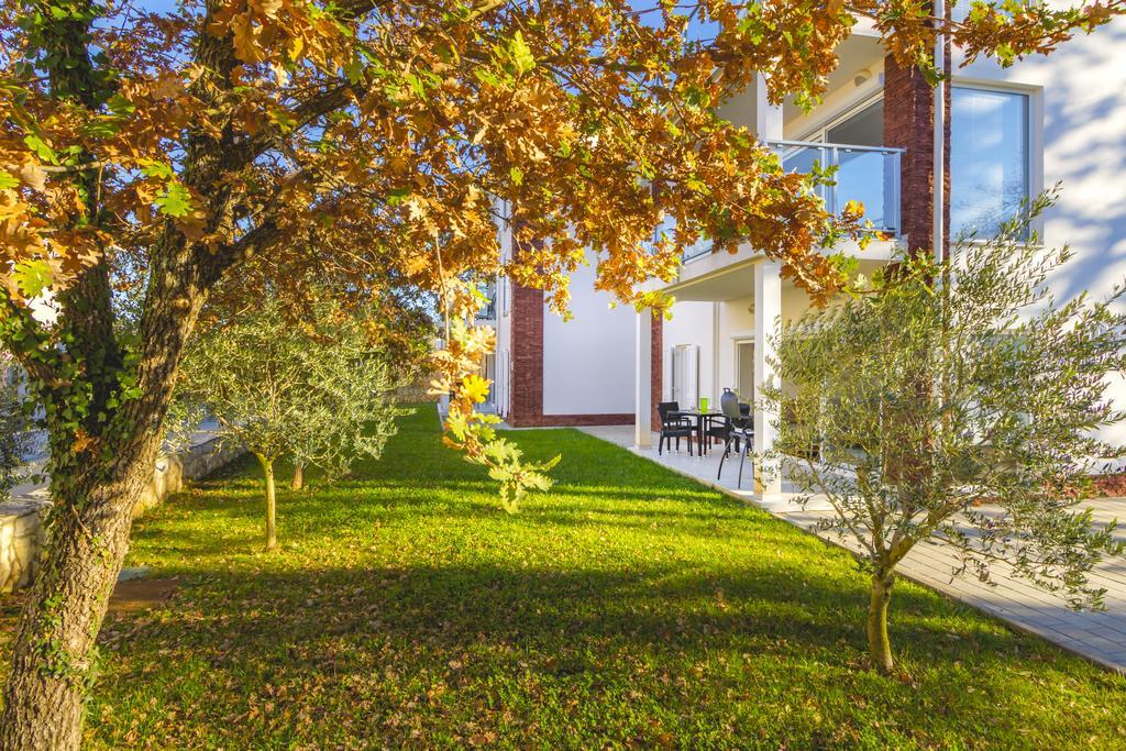 Villa Apartments Futura فانتاسيسي المظهر الخارجي الصورة