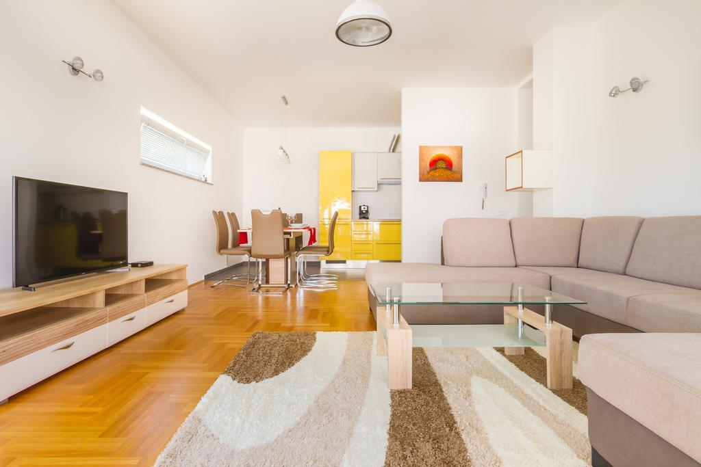Villa Apartments Futura فانتاسيسي المظهر الخارجي الصورة