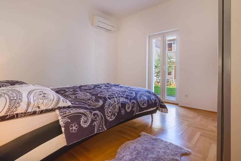 Villa Apartments Futura فانتاسيسي المظهر الخارجي الصورة