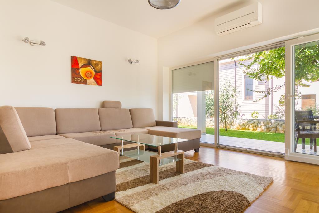 Villa Apartments Futura فانتاسيسي المظهر الخارجي الصورة