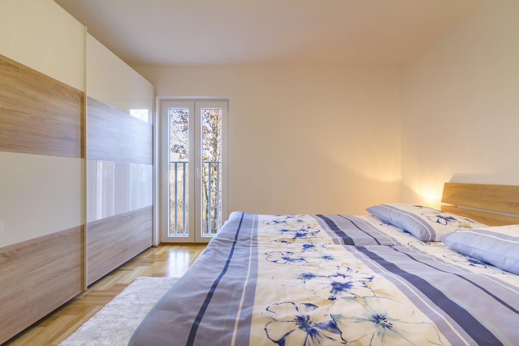Villa Apartments Futura فانتاسيسي المظهر الخارجي الصورة